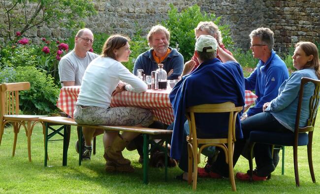 Aan tafel